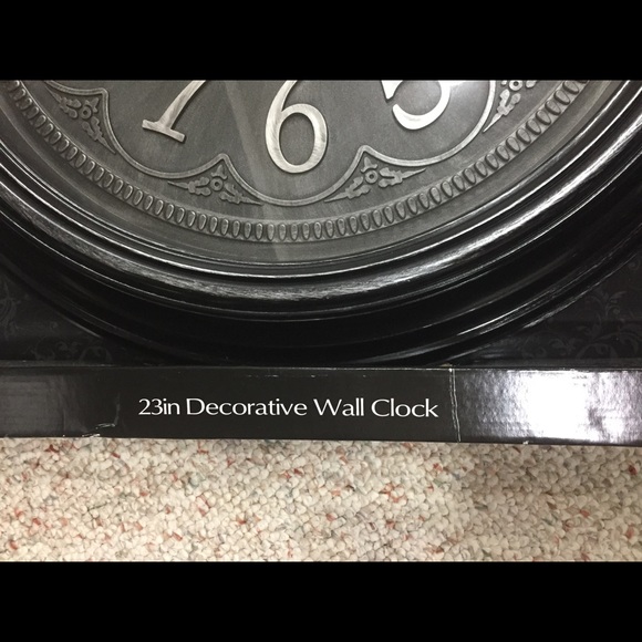 Churchill Collection 23"X23" Wallclock - Picture 4 of 6